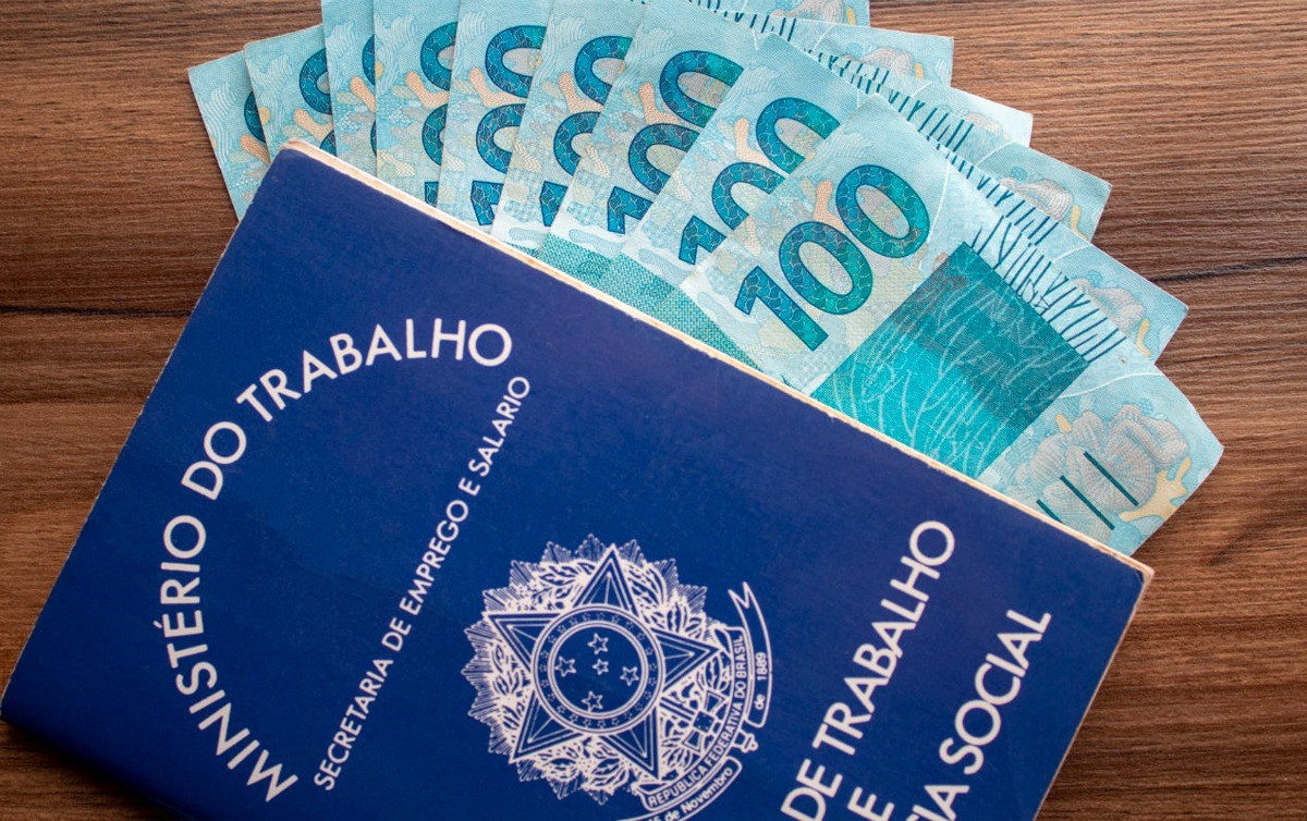Governo publica decreto que oficializa reajuste do salário mínimo para R$ 1.621 em 2026