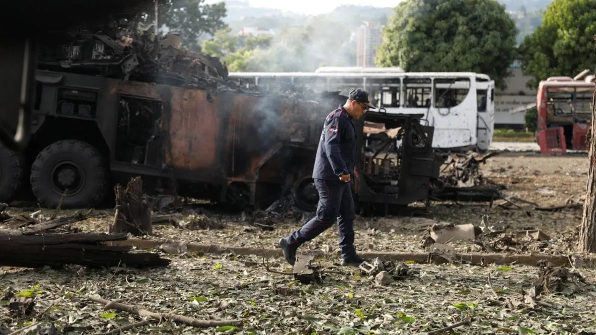 Moradores de Caracas relatam ruas vazias, destruição e medo horas após ataque dos EUA à Venezuela