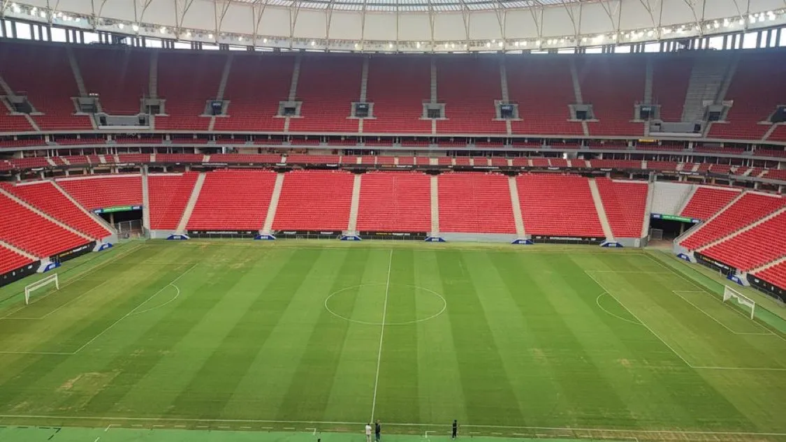 Gramado do Mané Garrincha recebe retoques finais para a Supercopa