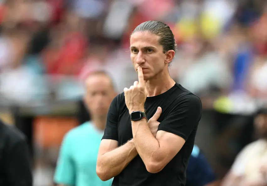 Filipe Luís é demitido do Flamengo técnico deixa o cargo em 2026