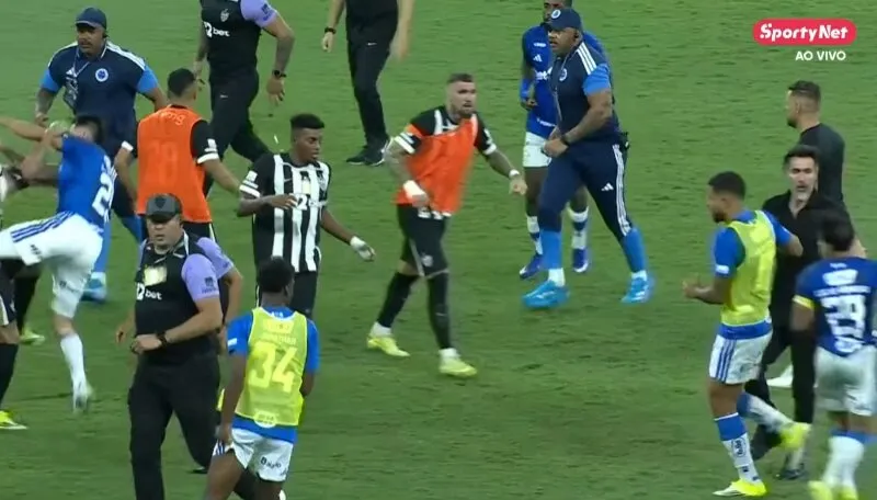 Título do Cruzeiro termina em briga generalizada contra o Atlético-MG no Mineirão