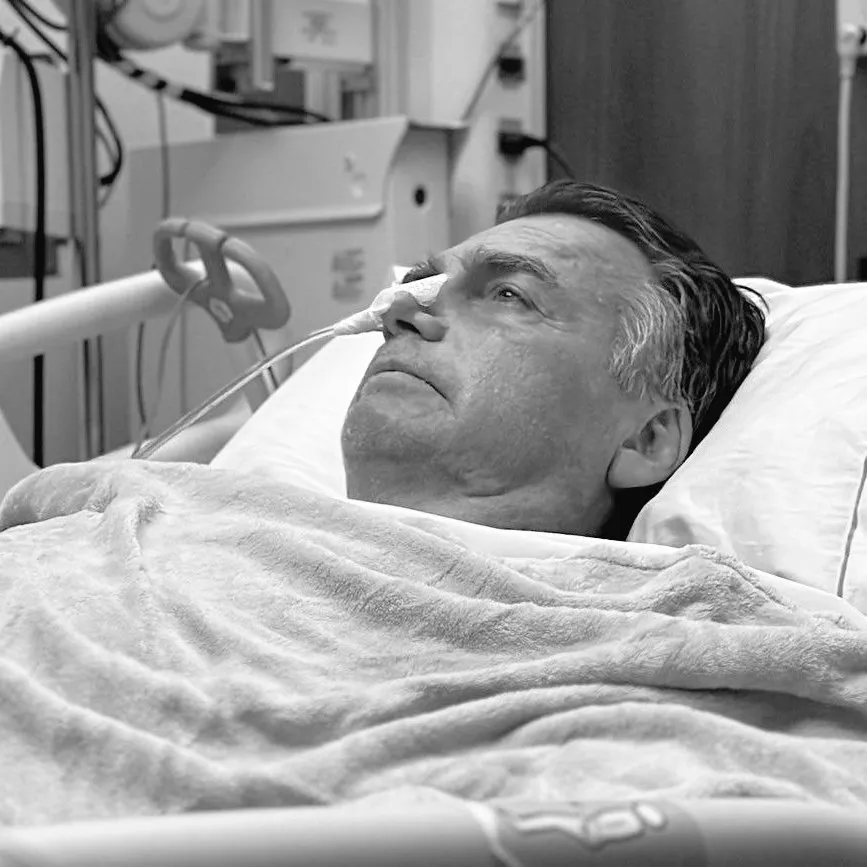 Bolsonaro passa mal na prisão e é levado às pressas para hospital em Brasília